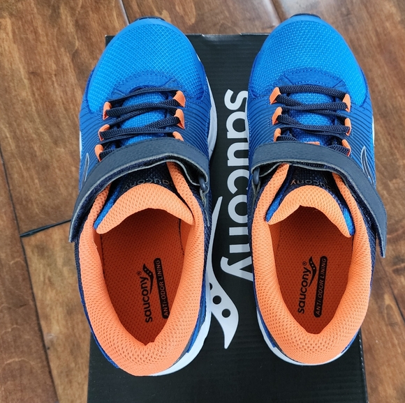 Saucony Velocer Big Boys Sneakers With Hook and Loop Strap Closure-5.5 Wide-NWB - Picture 2 of 4